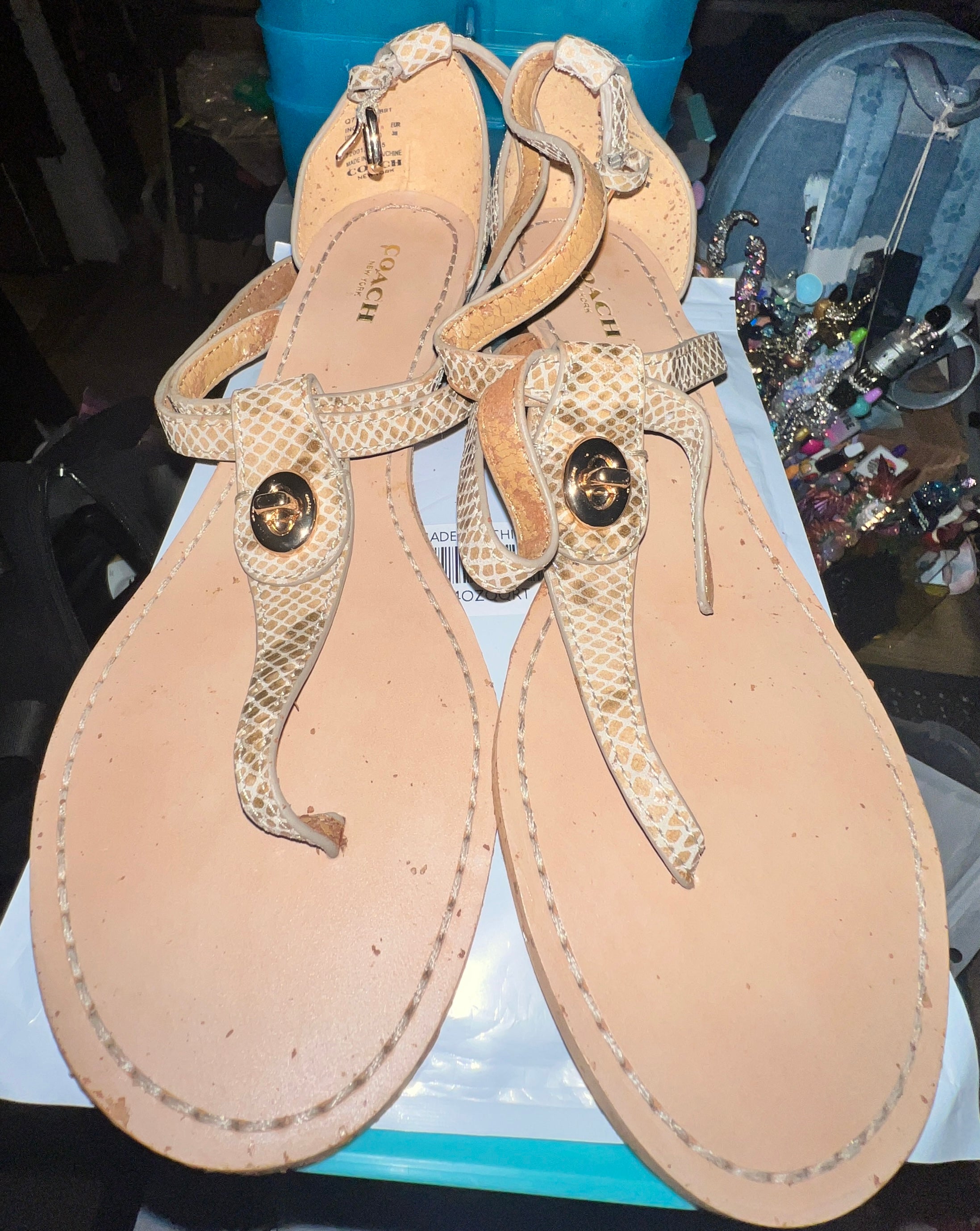 Coach New York Snakeskin Embossed Leather Thong Sandals – Beige/Tan – Women’s 8B