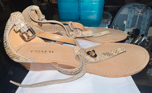 Coach New York Snakeskin Embossed Leather Thong Sandals – Beige/Tan – Women’s 8B