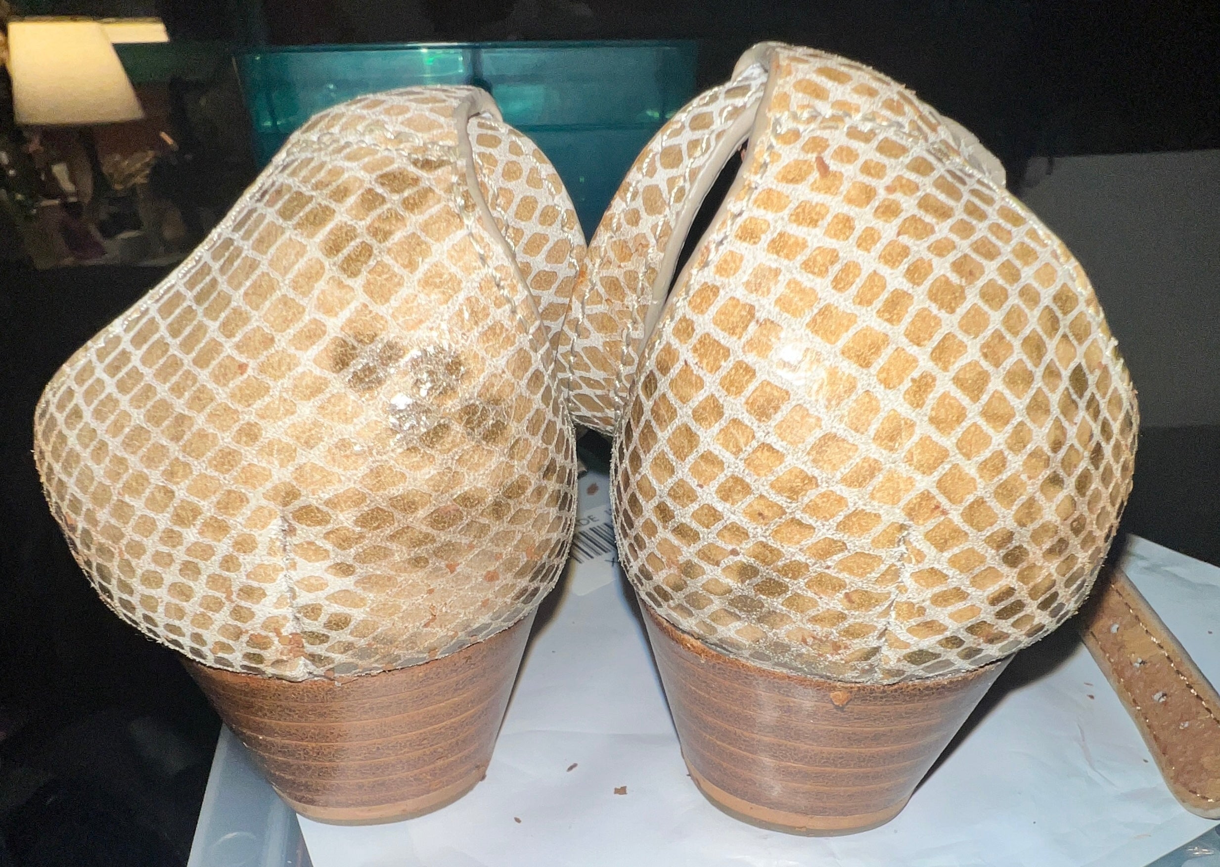 Coach New York Snakeskin Embossed Leather Thong Sandals – Beige/Tan – Women’s 8B